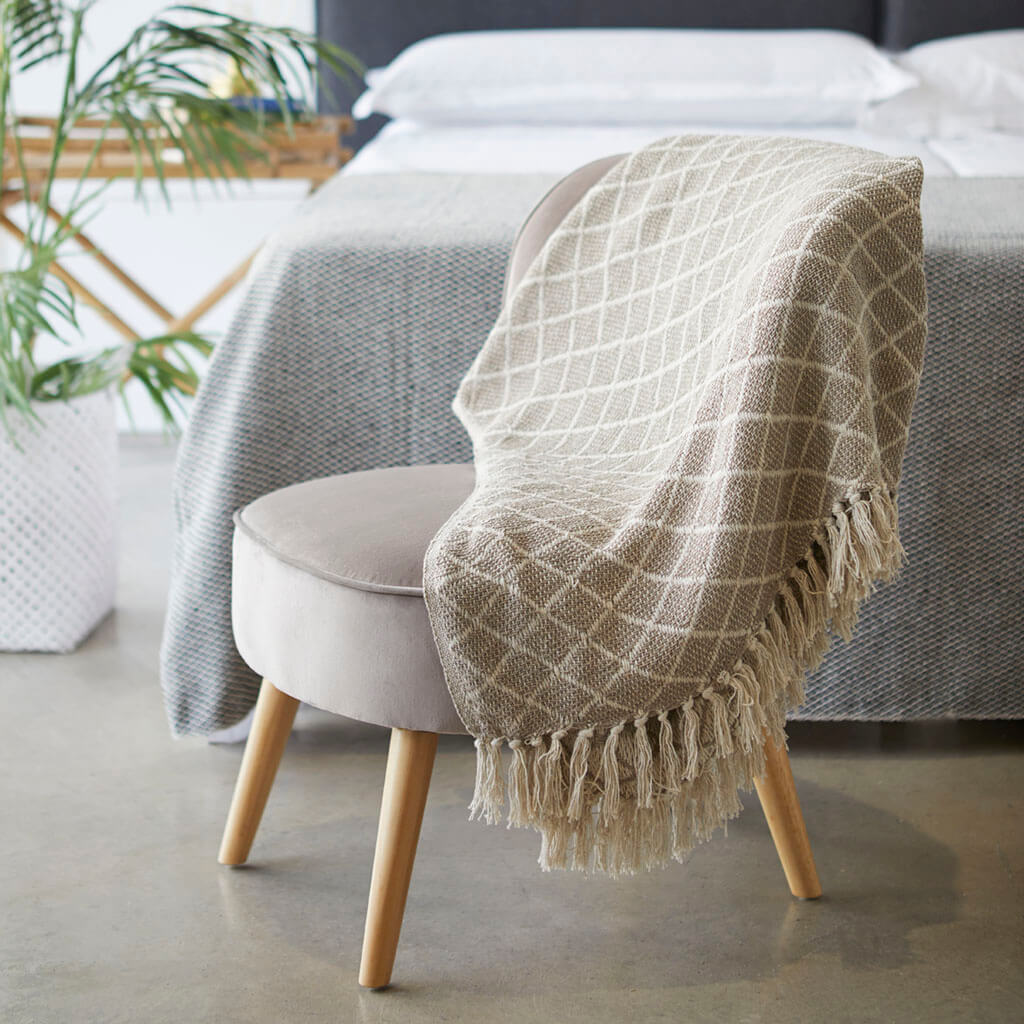 Manta Bikaner Rombos Y Flecos 125X150 Gris/Blanco